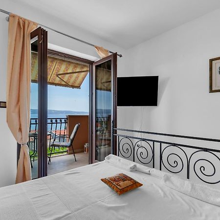 Apartments And Rooms With Parking Space Duce, Omis - 10303 部屋 写真