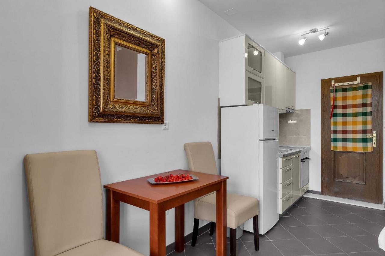 Apartments And Rooms With Parking Space Duce, Omis - 10303 エクステリア 写真