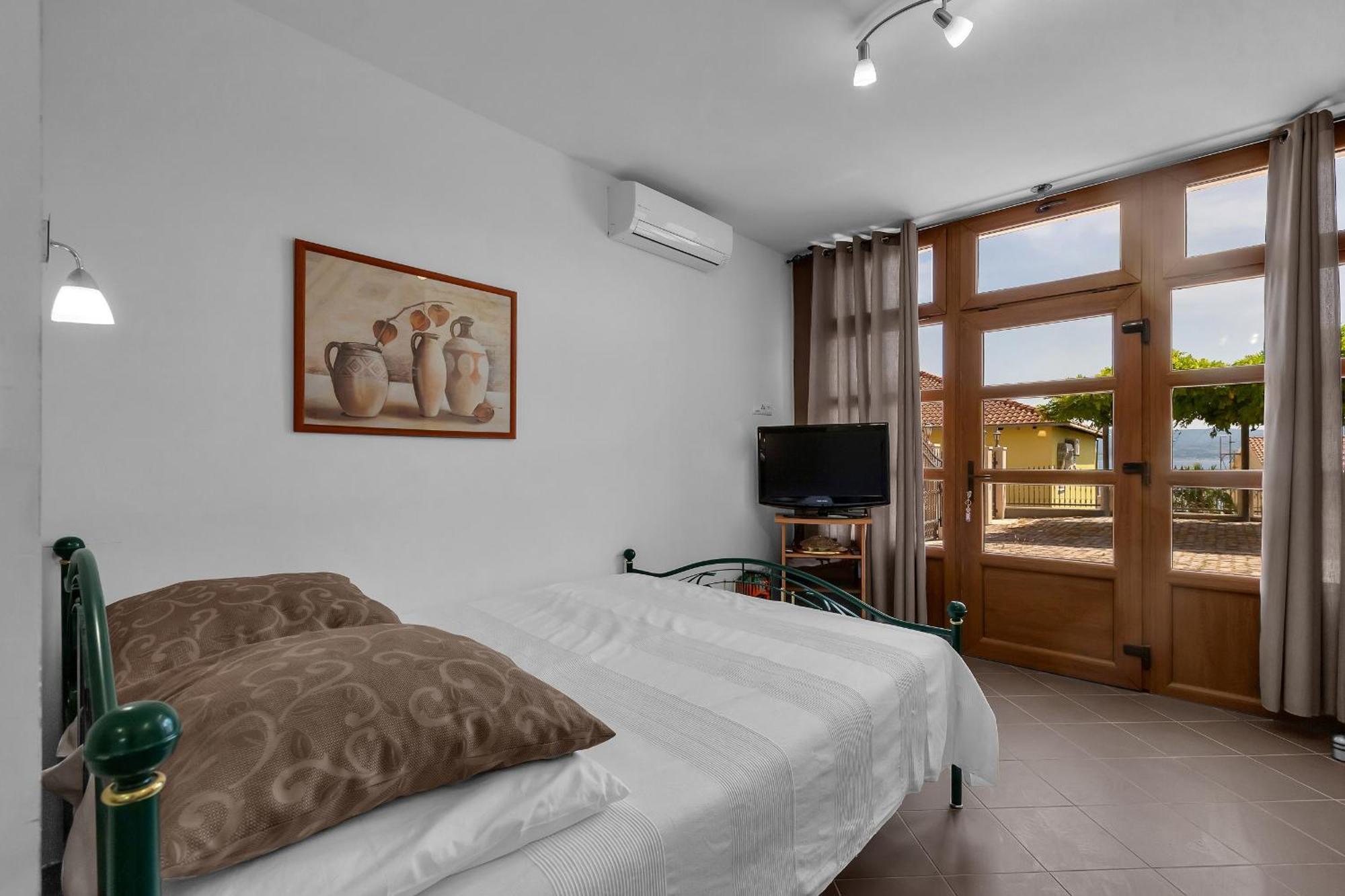 Apartments And Rooms With Parking Space Duce, Omis - 10303 部屋 写真