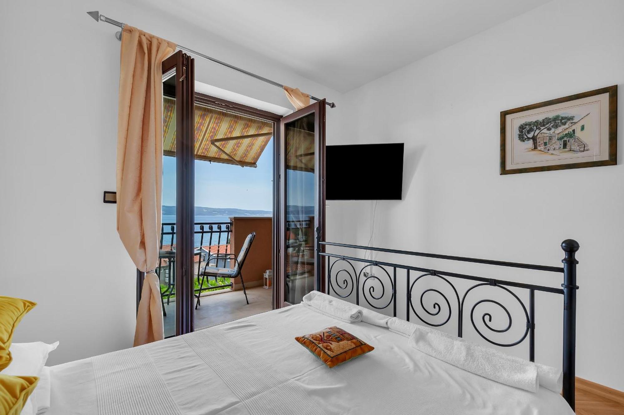 Apartments And Rooms With Parking Space Duce, Omis - 10303 部屋 写真
