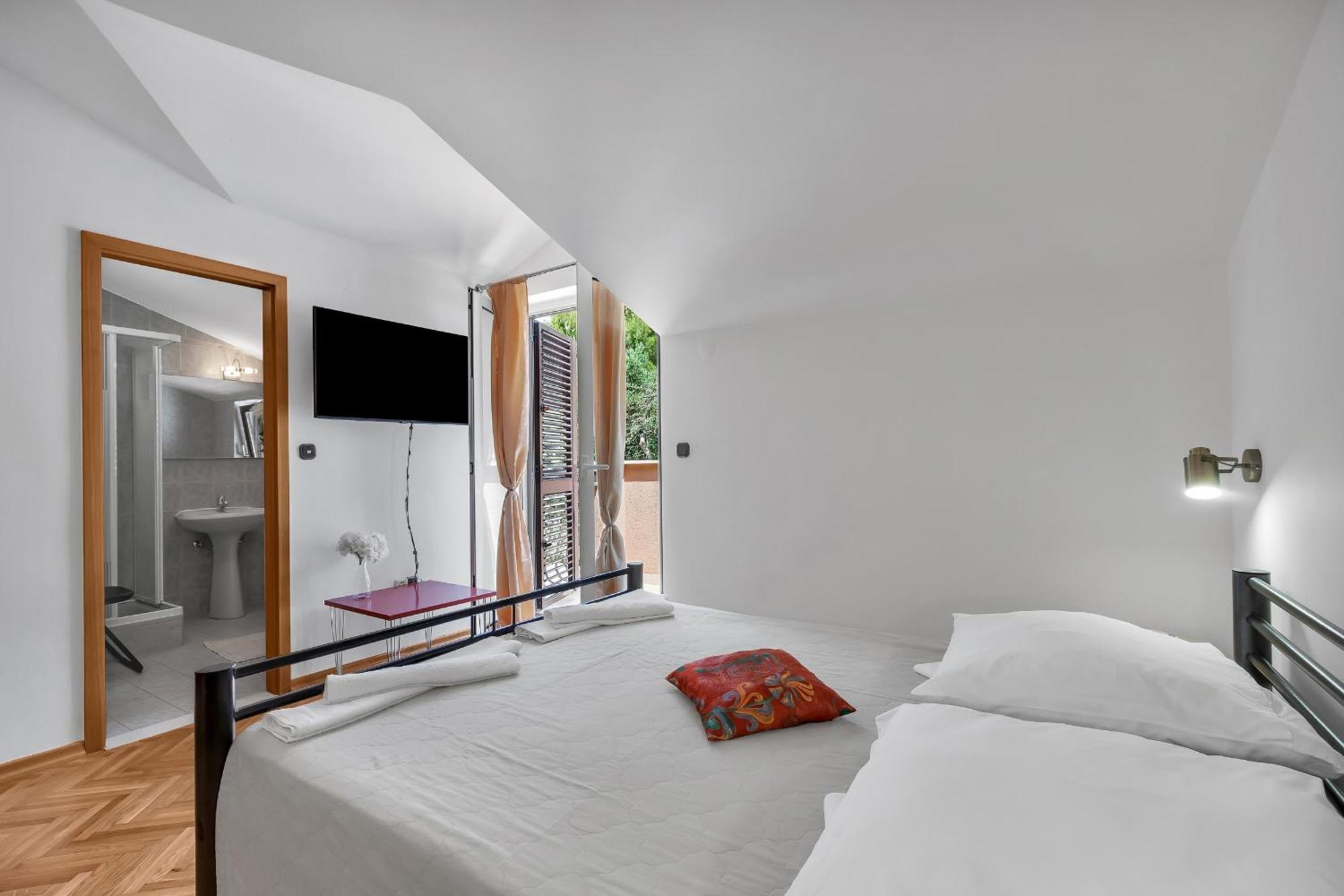 Apartments And Rooms With Parking Space Duce, Omis - 10303 部屋 写真