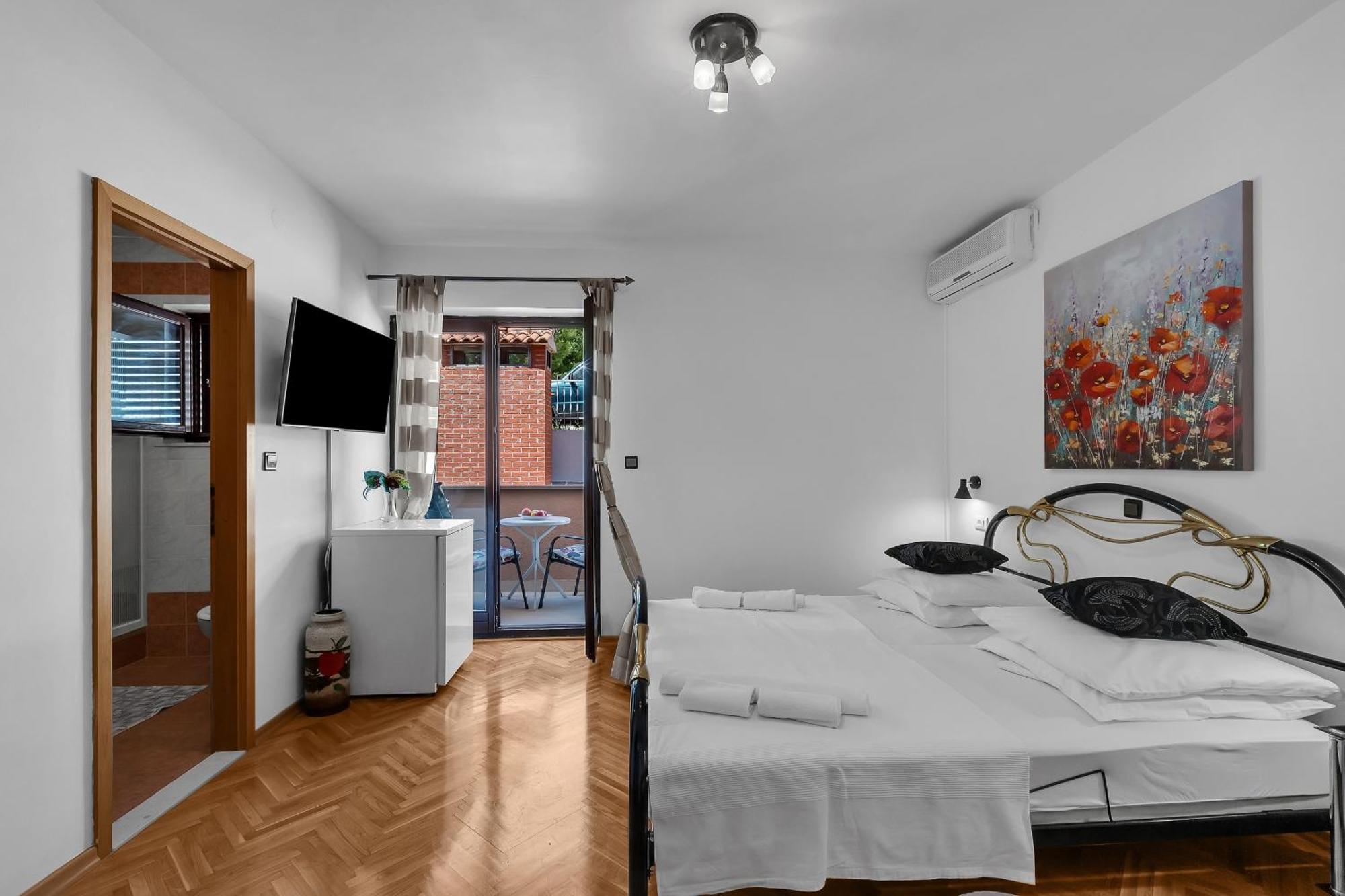 Apartments And Rooms With Parking Space Duce, Omis - 10303 部屋 写真
