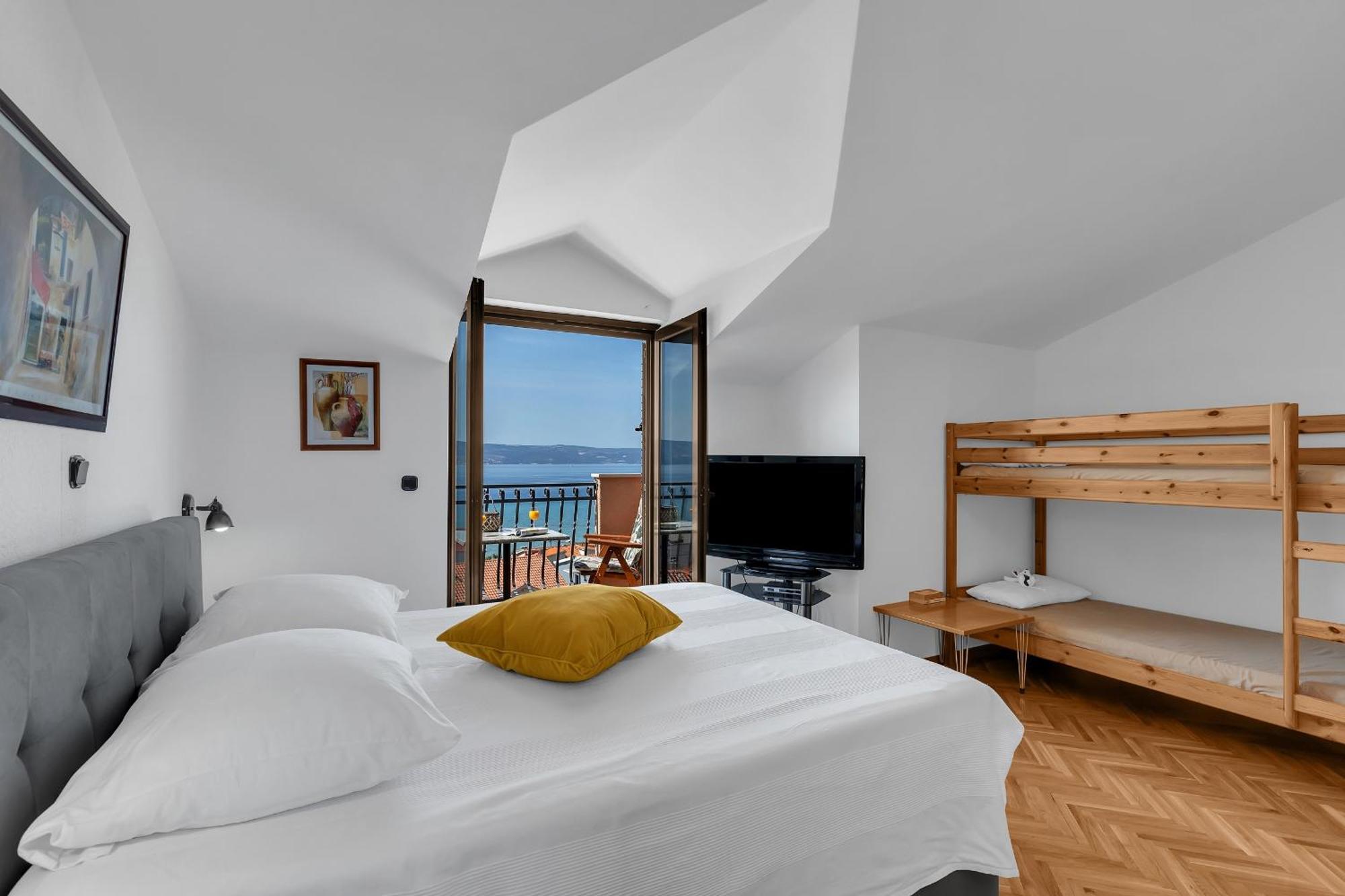 Apartments And Rooms With Parking Space Duce, Omis - 10303 部屋 写真
