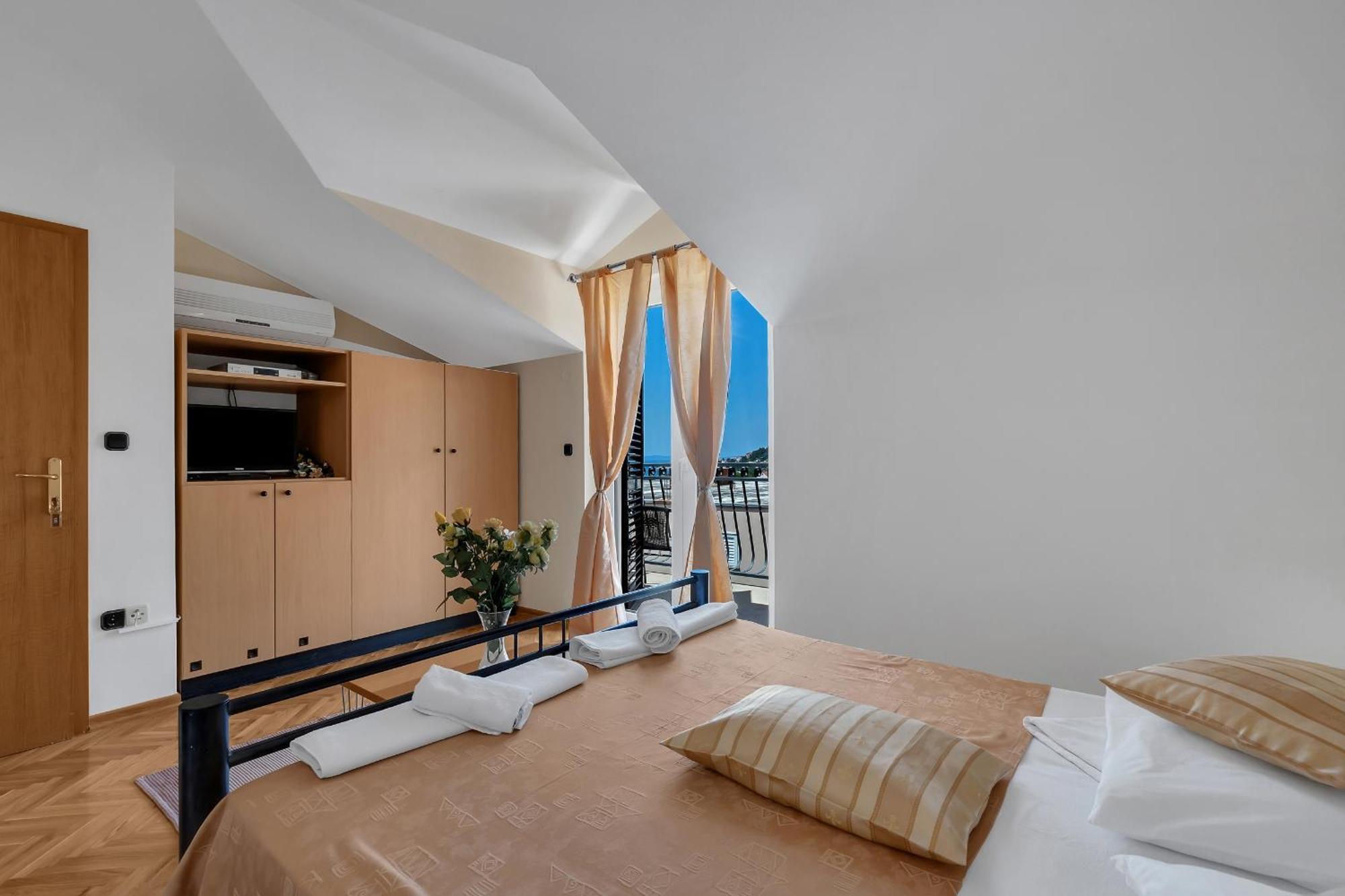 Apartments And Rooms With Parking Space Duce, Omis - 10303 部屋 写真
