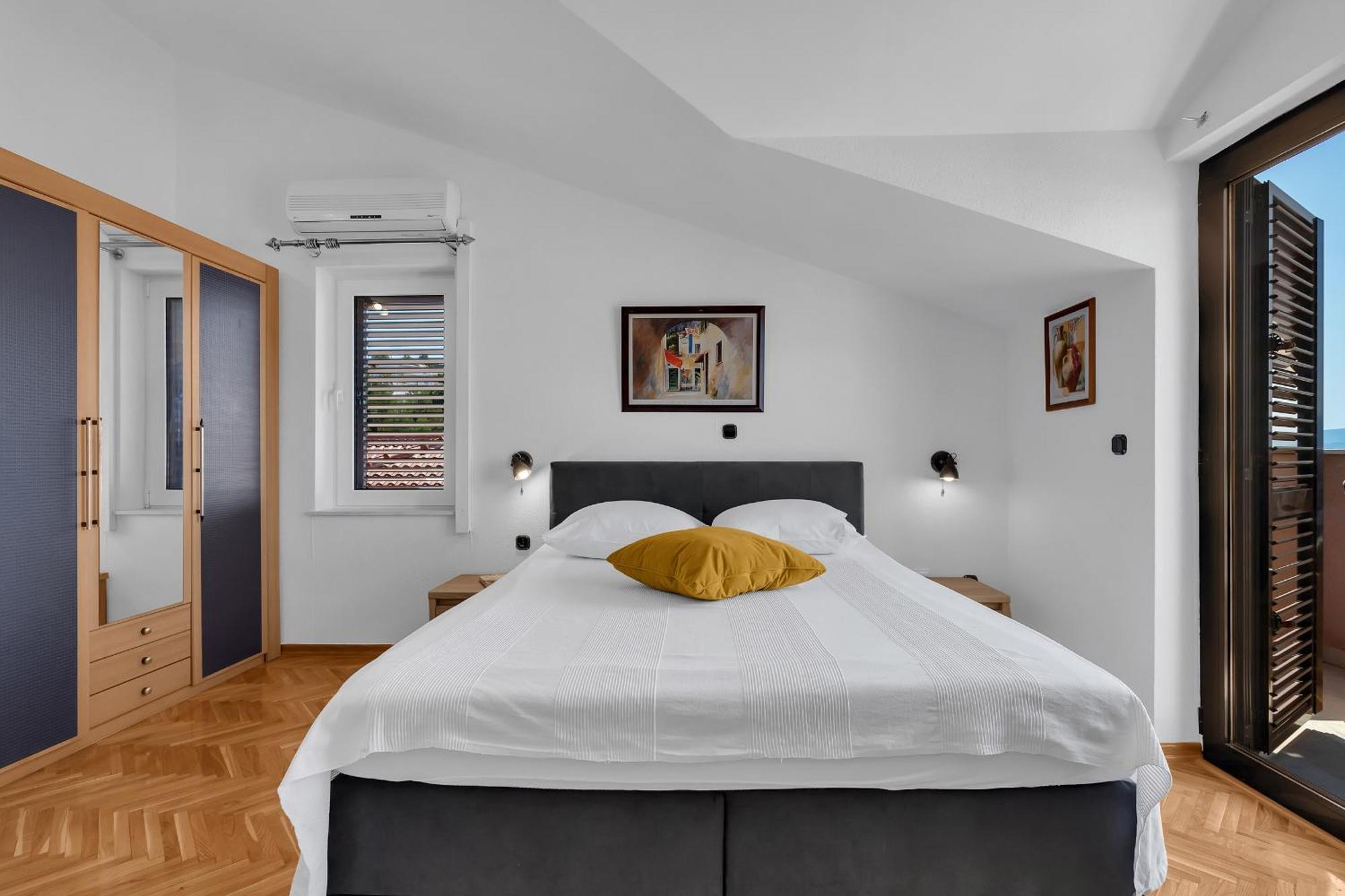 Apartments And Rooms With Parking Space Duce, Omis - 10303 部屋 写真