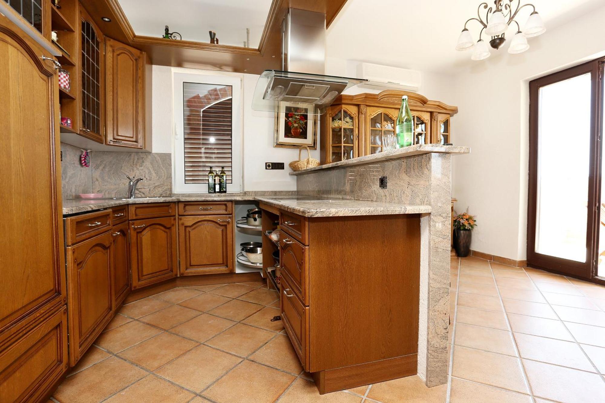 Apartments And Rooms With Parking Space Duce, Omis - 10303 部屋 写真